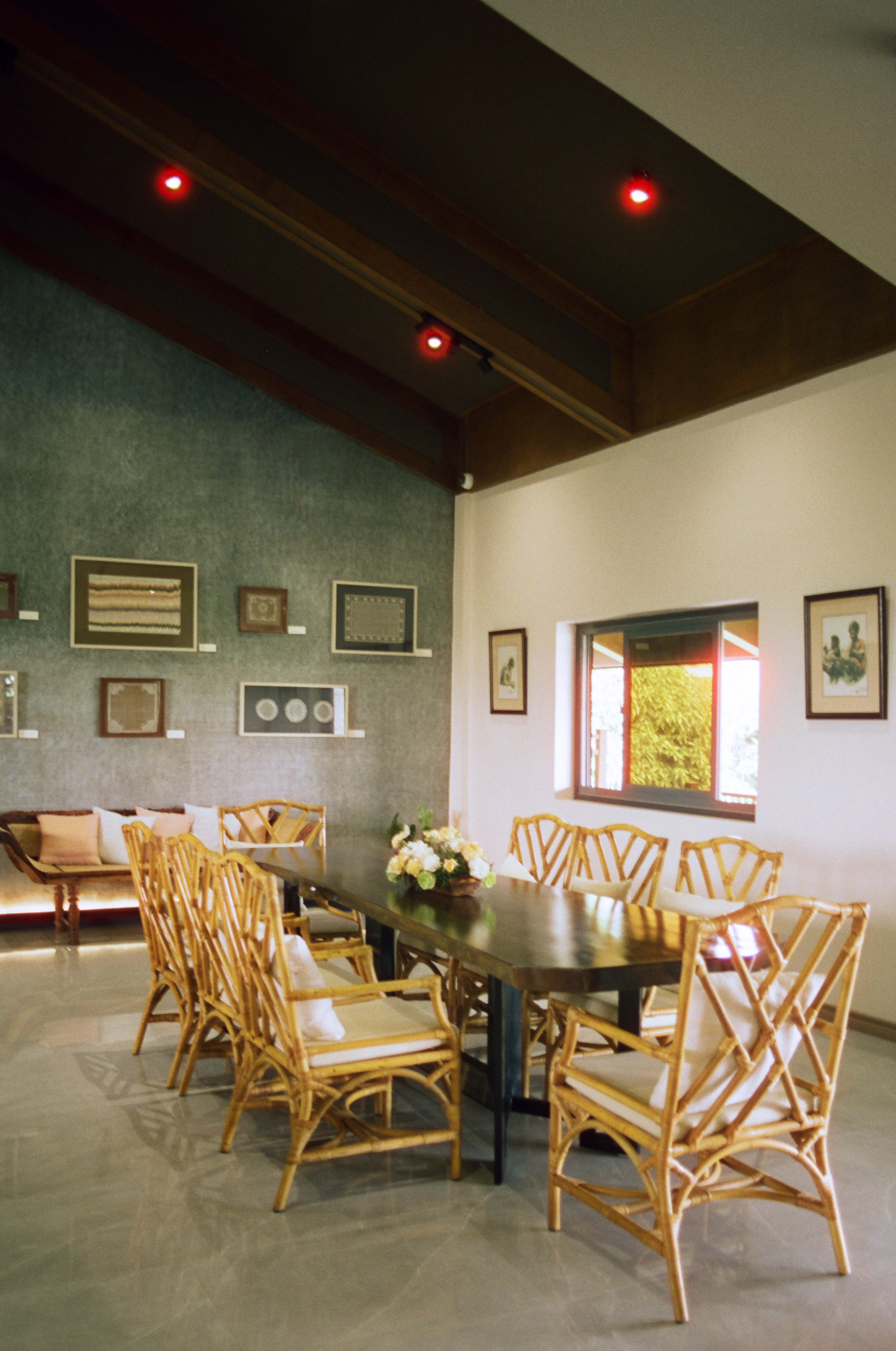 A place to slow down, sit together, and savor – surrounded by timeless wood tones.