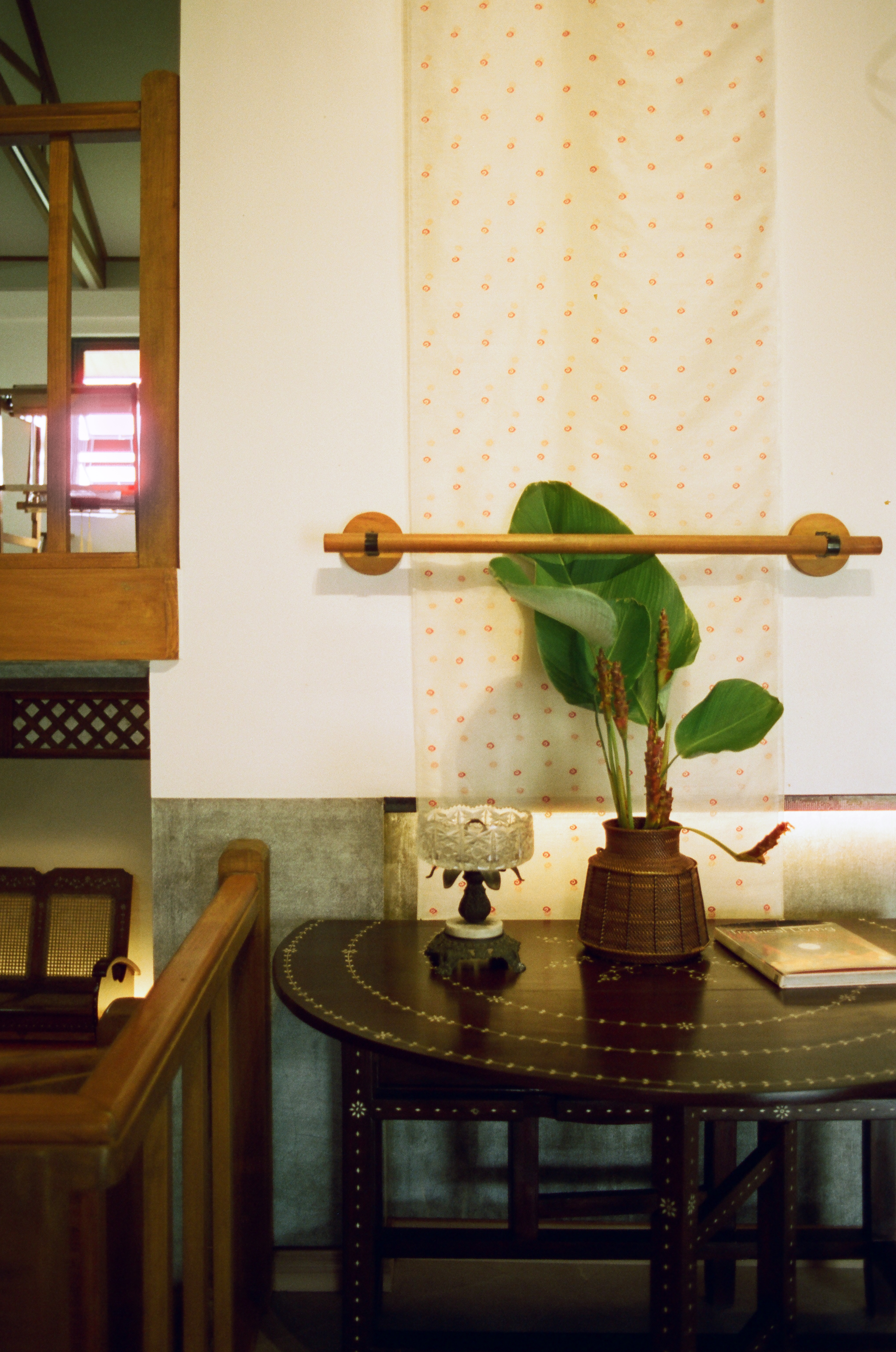 Not just fabric, but a statement – piña cloth redefines minimalist interiors with cultural soul.